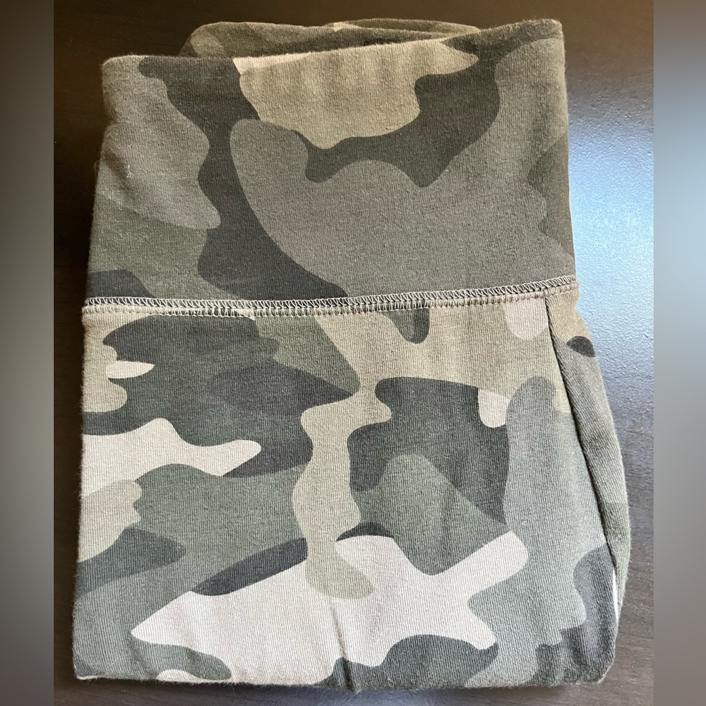 Camo leggings full length size XS NEVER WORN!